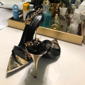 Worn once! Original box included. Sexy